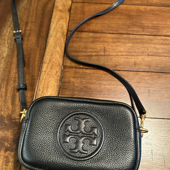 Tory Burch Black Leather Crossbody Bag - Picture 2 of 4